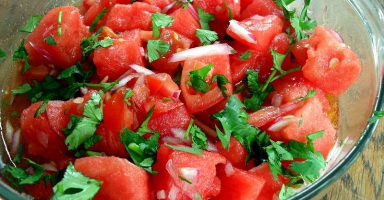 Салаты, пюре и соки из болгарских помидоров гарантируют оздоровление организма и профилактику многих опасных заболеваний