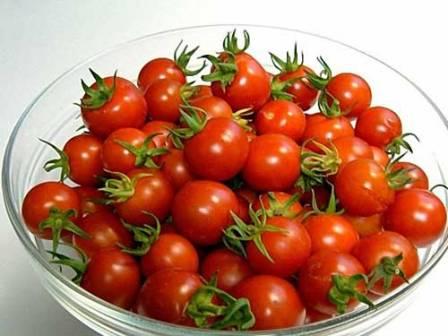 Во многих кулинарных рецептах данные помидоры используются и в качестве украшения, и для придания особого вкуса и пикантности блюду